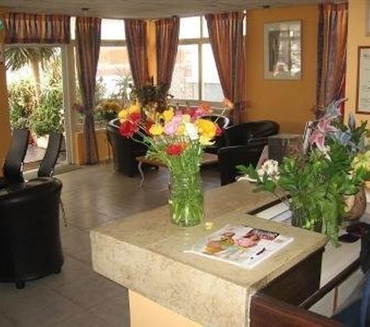 AMI HOTEL