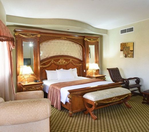 Imperial Royale Hotel