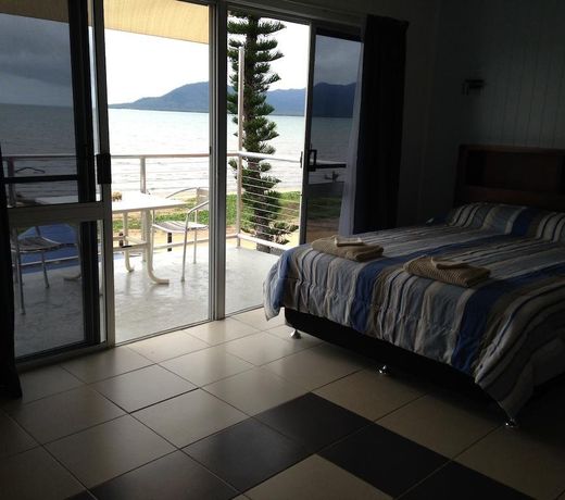 Cardwell Beachfront Motel