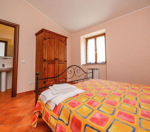 Comfortable Mansion in Apecchio with Swimming Pool