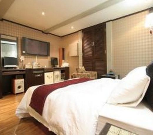 Goodstay Provence Hotel