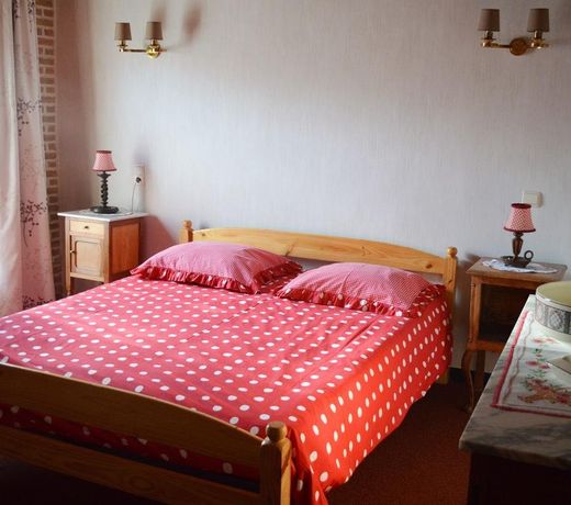 Beautiful Farmhouse in Beveren aan den IJzer with Terrace