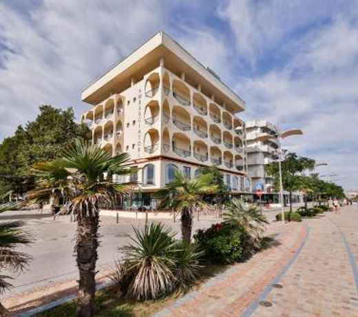 Ambasciatori Hotel - Davanti a noi solo il Mare