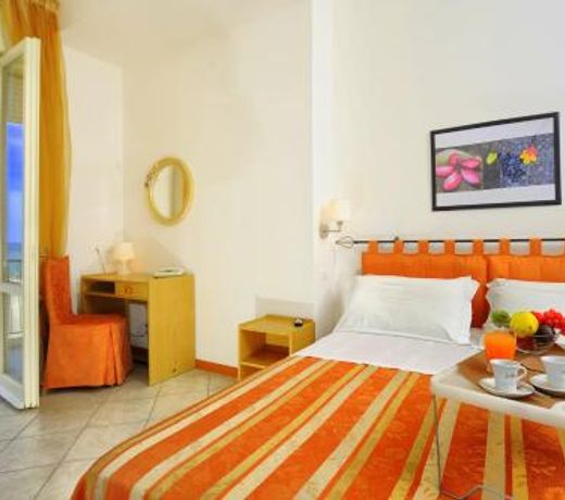 Ambasciatori Hotel - Davanti a noi solo il Mare