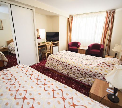Ani Plaza Hotel