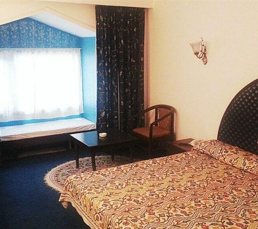 Royal Jardin Whistling Pines Resort