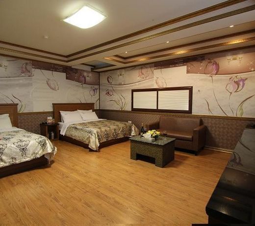Sharp Hotel