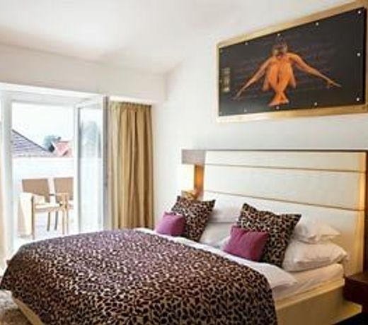 Iris Porsche Hotel & Restaurant