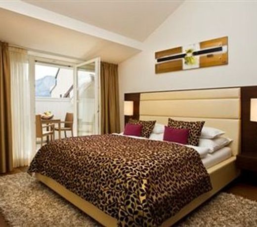Iris Porsche Hotel & Restaurant