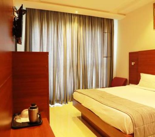Avenue Hotel