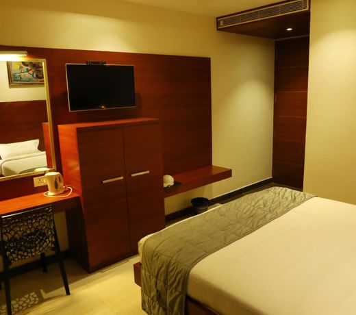 Avenue Hotel