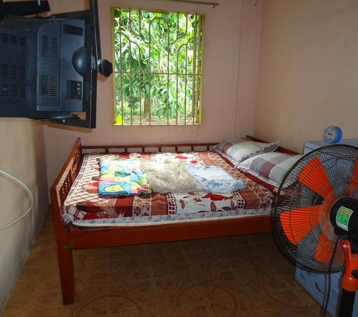 Happy Family Guesthouse ( ThuyAn Homestay )