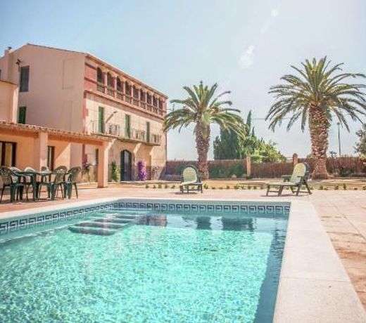 Huge Holiday Home in Catalonia with Private Swimming Pool