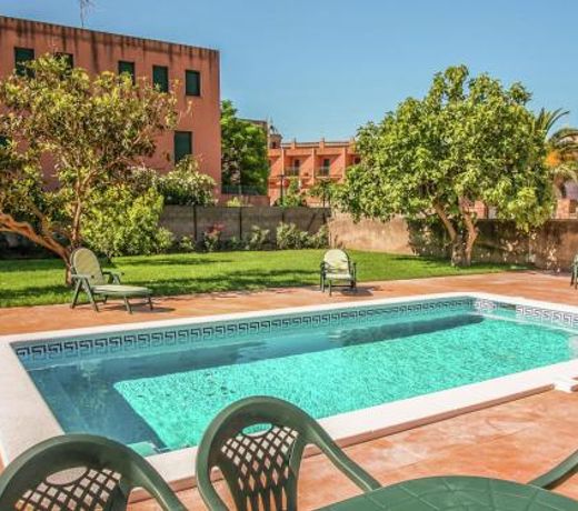 Huge Holiday Home in Catalonia with Private Swimming Pool