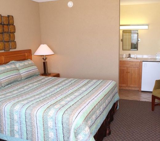 Crusader Oceanfront Resort