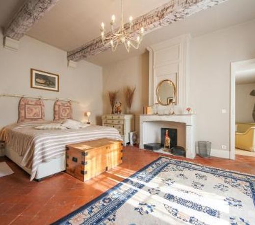 Les Carmes and spa