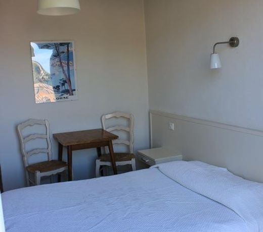 Hotel Cyrnos