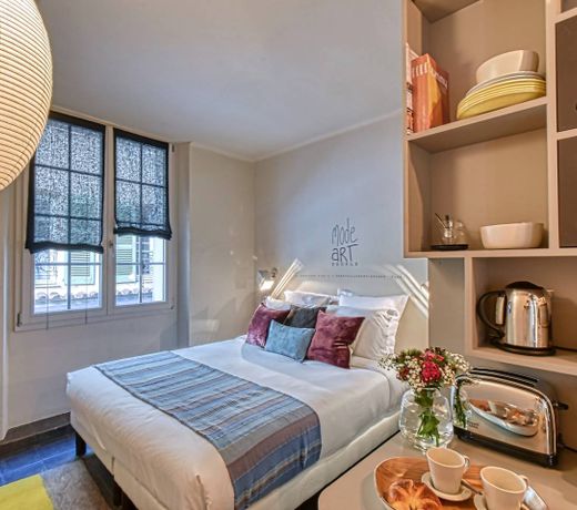 Amazing Chic Apt in Le Suquet by GuestReady