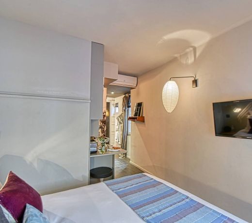 Amazing Chic Apt in Le Suquet by GuestReady