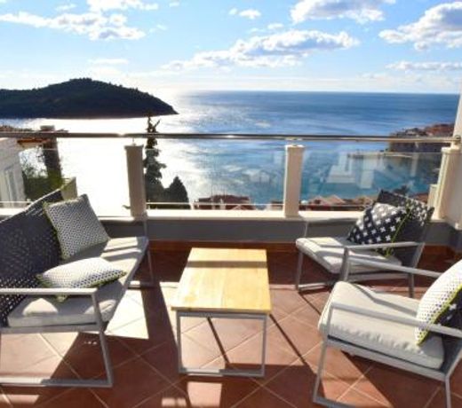 87 Stairs Apartments