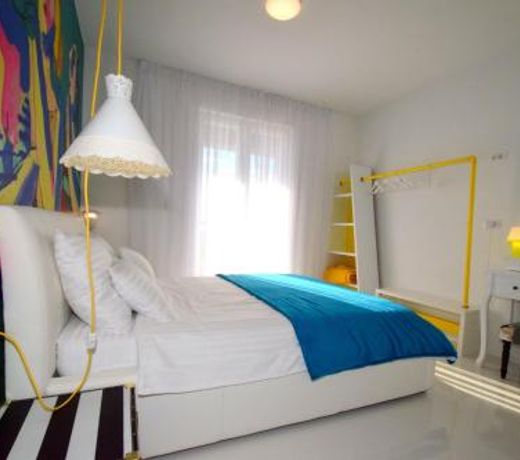 87 Stairs Apartments