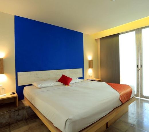 RedDoorz Plus near Kuta Square