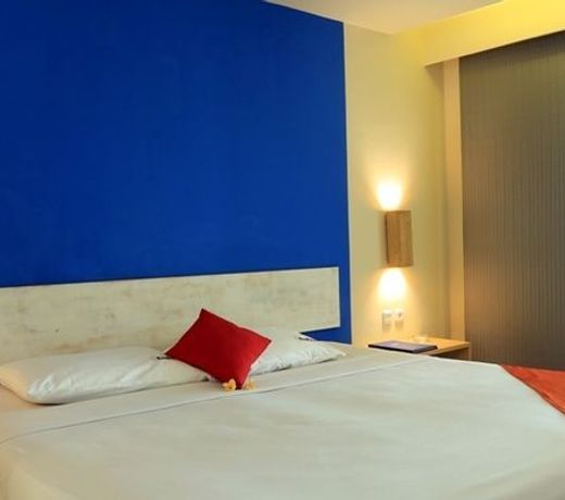 RedDoorz Plus near Kuta Square