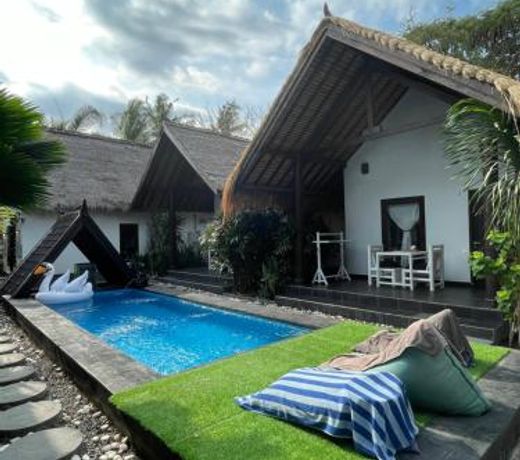 Black & White Cottages