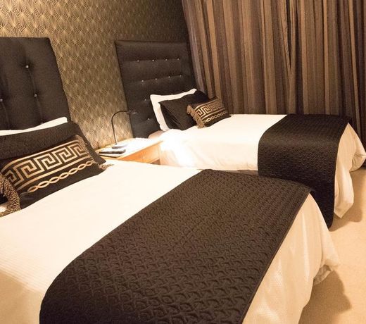 Darling Harbour Getaway