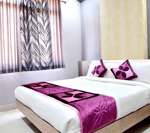 OYO 2403 Hotel Aamantran Avenue