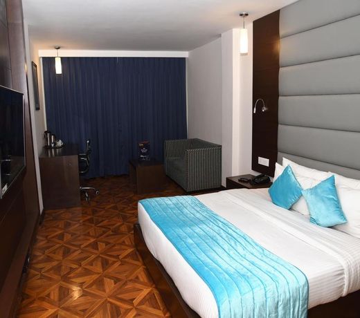 OYO 2650 Hotel Sunbeam Premium