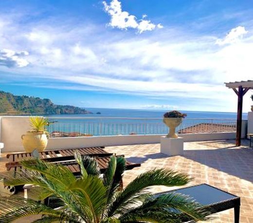 Panoramic Taormina Bay View
