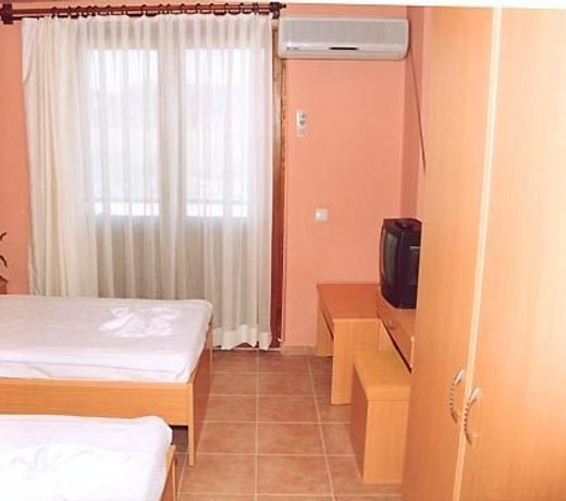 MG Moms Hotel