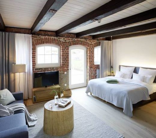 Yard Boarding Hotel