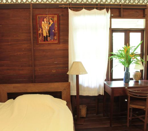 Thai Teak House Garden Homestay