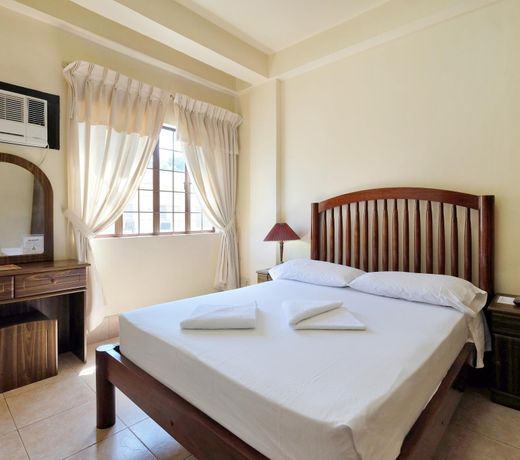 Kiwi Hotel