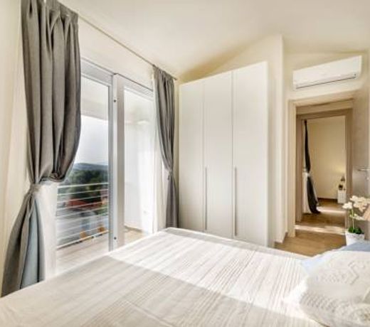 Caneis Apartments