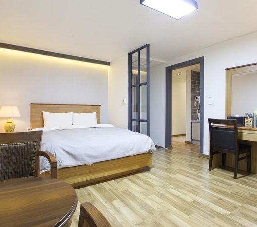Gyeongpodae The Hotel Business