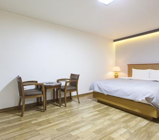 Gyeongpodae The Hotel Business