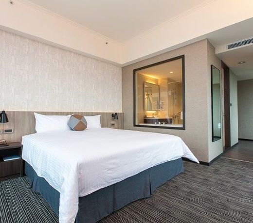 Holiday Inn Express Kaohsiung Love River, an IHG Hotel