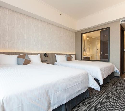 Holiday Inn Express Kaohsiung Love River, an IHG Hotel
