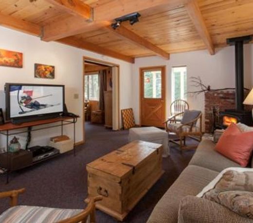 Iravani Dog Friendly Cabin by RedAwning