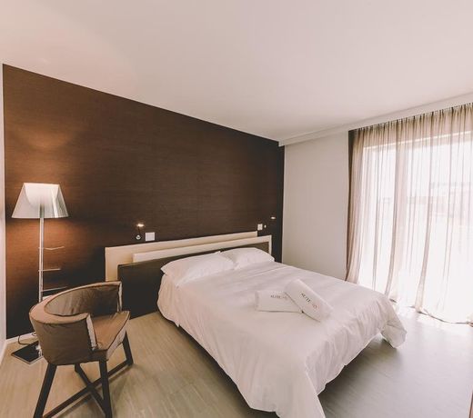 Suite 10 Home Design & Spa