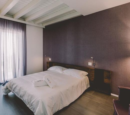 Suite 10 Home Design & Spa