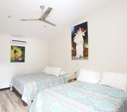 Casa María Aeropuerto B&B