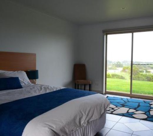 Island Breeze Motel