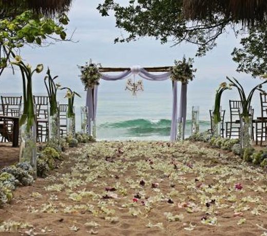 Banana Beach Bungalows