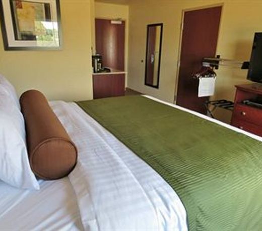 Cobblestone Hotel & Suites - Broken Bow