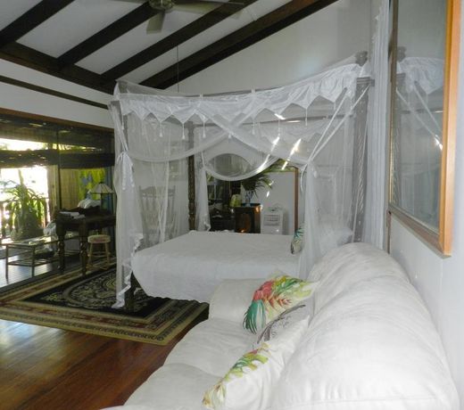 Oskar's Rain Forest Retreat