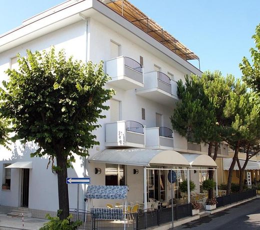 Hotel Lora